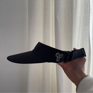 Aritzia TNA black visor